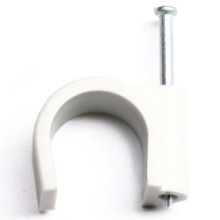 Скоба пластиковая с гвоздем, д.9 - 10мм DKC (51800)