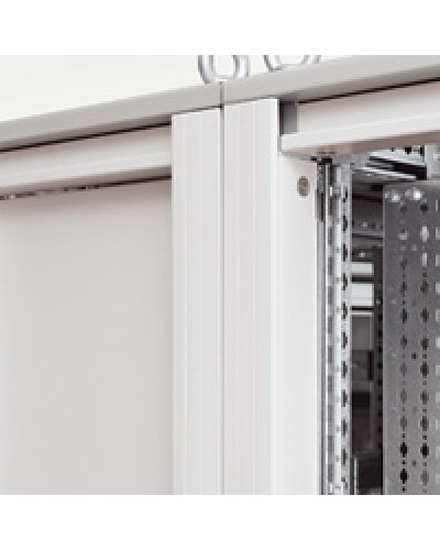 Облицовка Legrand 020562 в Махачкале Аксессуары для стоек и шкафов Pintop.ru